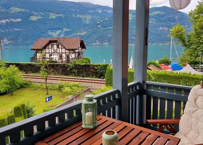 Strandhuesli Directly On Thun Lejlighed Därligen